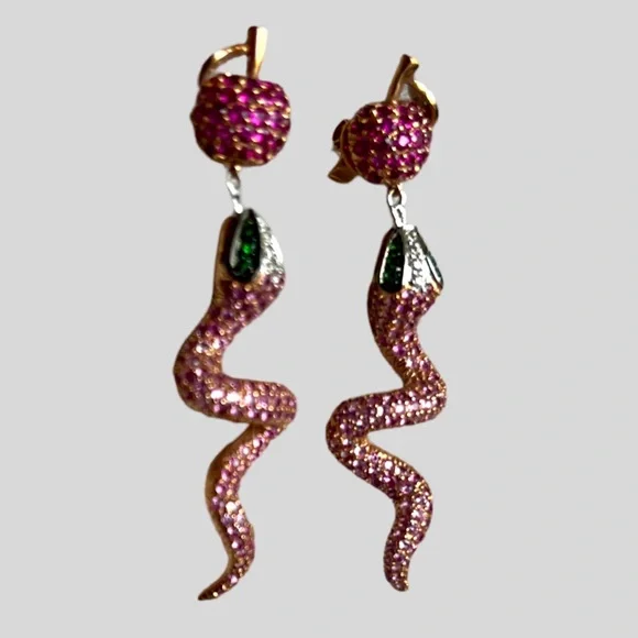 Go ahead and-let yourself be tempted by this vivid 18kt two-tone gold earrings - Picture 4 of 9